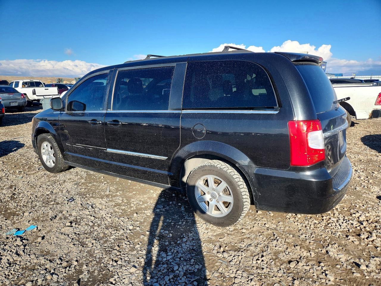 2012 Chrysler Town & Country Touring L - Фото 2