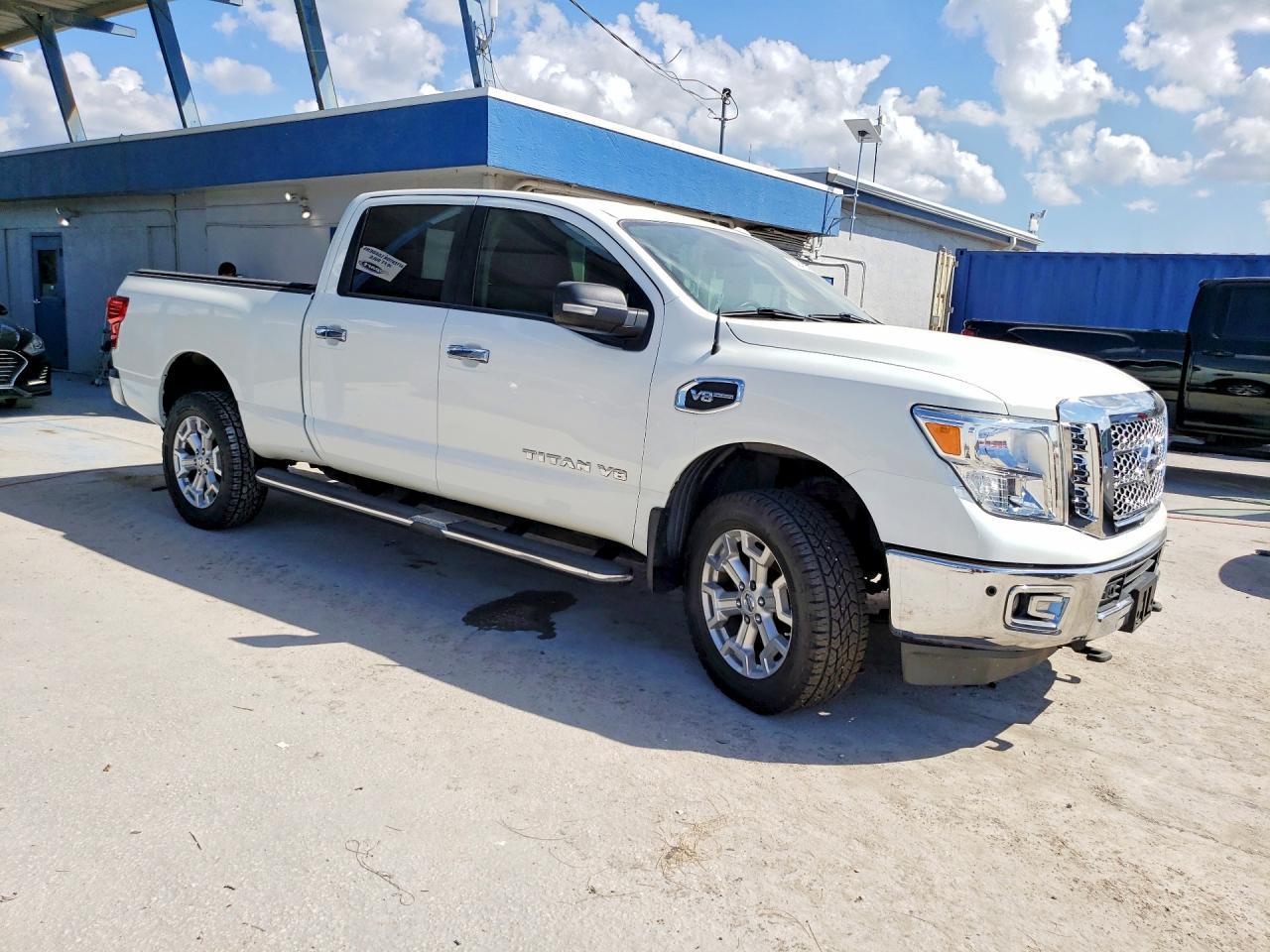 2017 Nissan Titan Xd Sl - Image 4