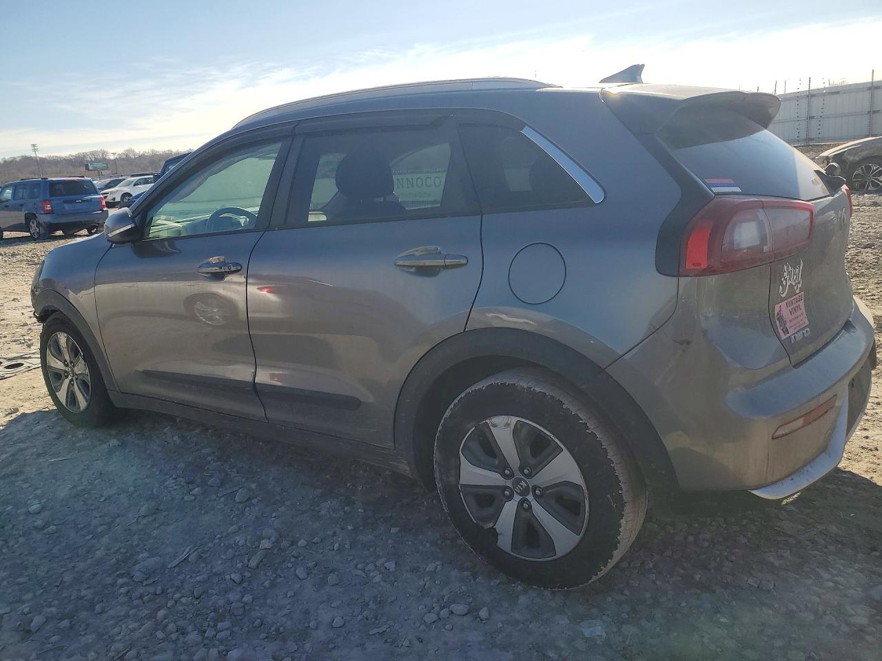 2017 Kia Niro Ex - Image 2