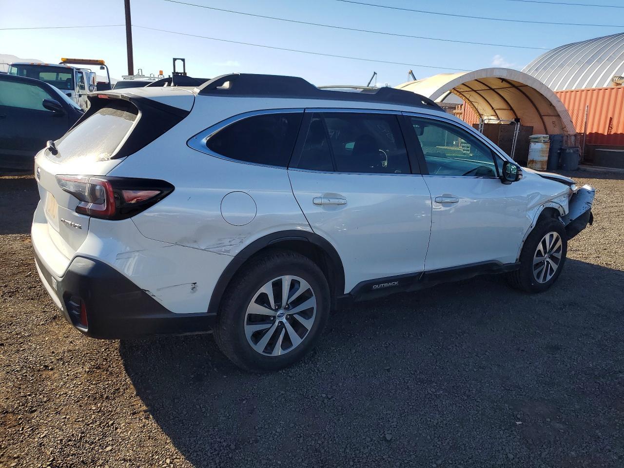 2022 Subaru Outback Premium - Image 3