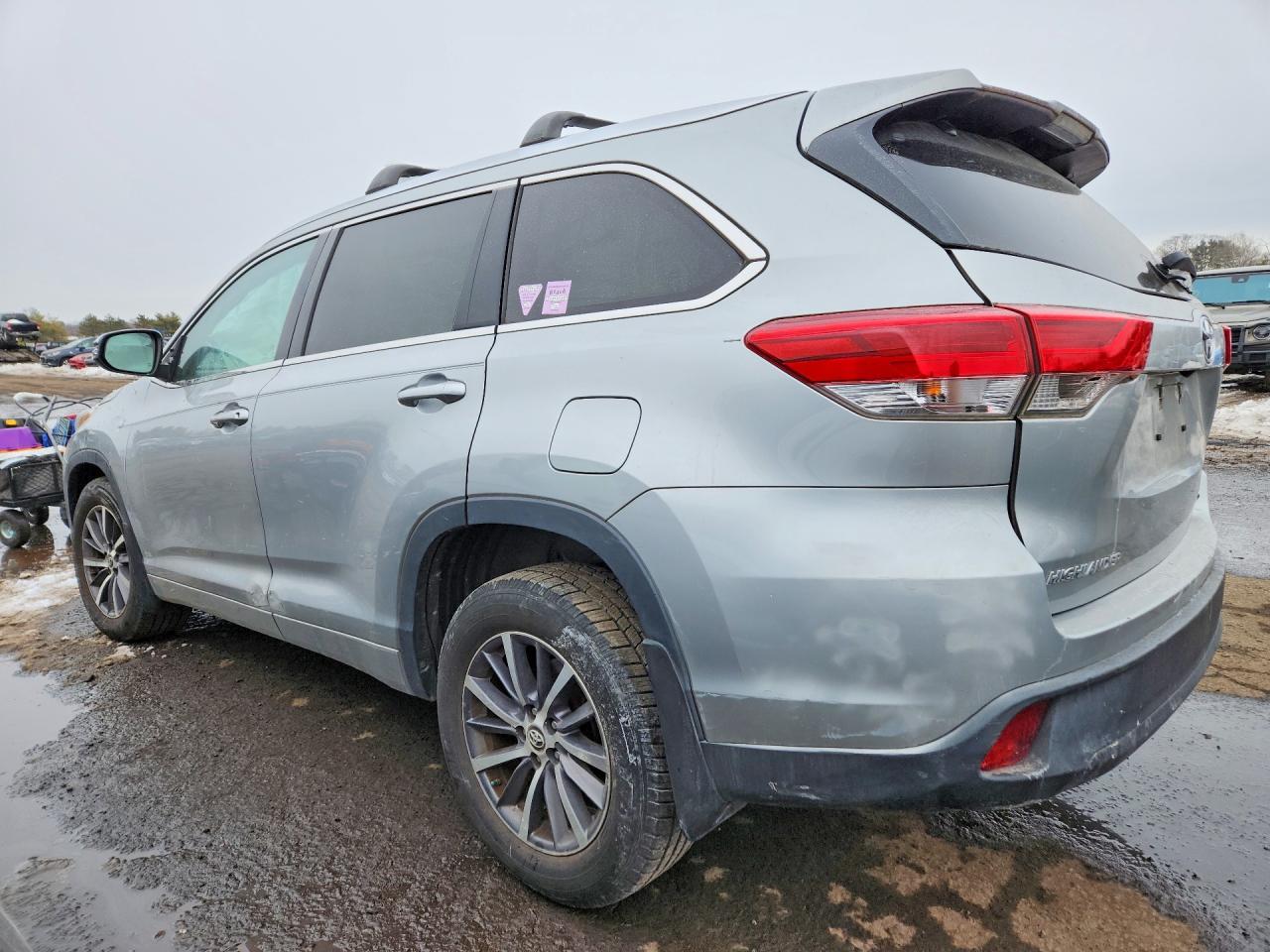 2017 Toyota Highlander Se - Фото 2