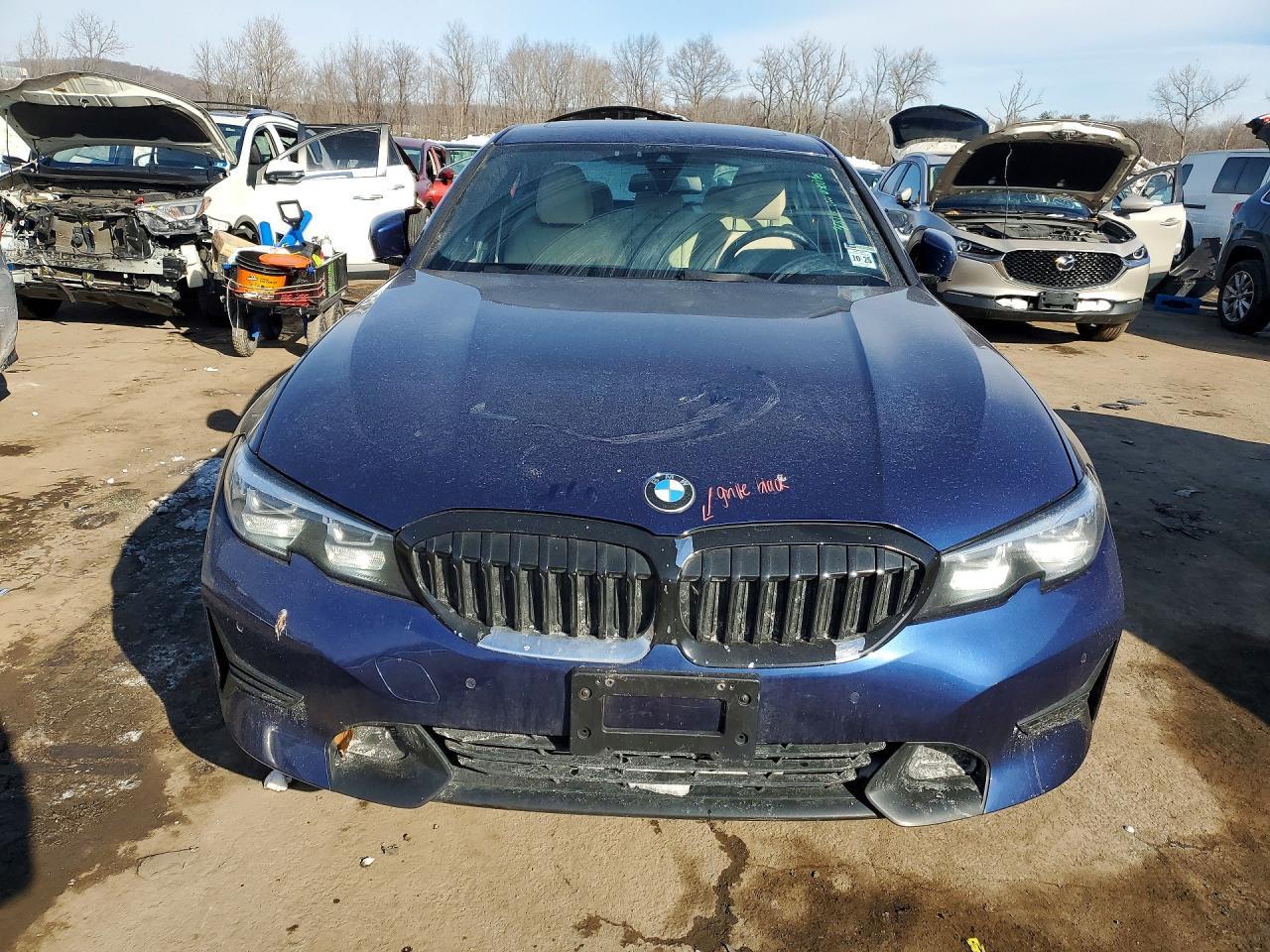 2020 BMW 330Xi - Фото 5