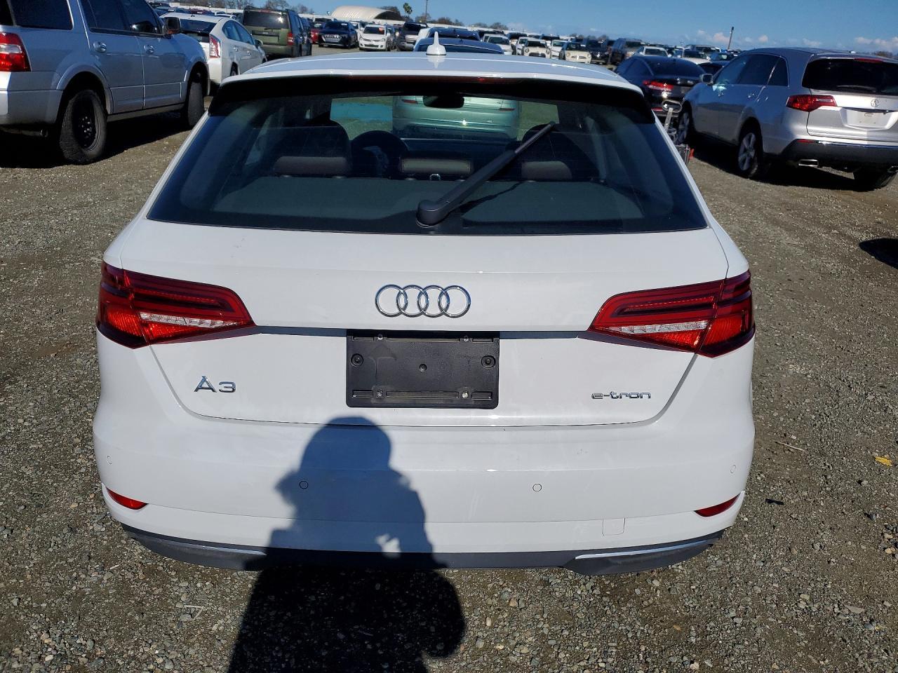 2018 Audi A3 E-Tron Premium Plus - Фото 6
