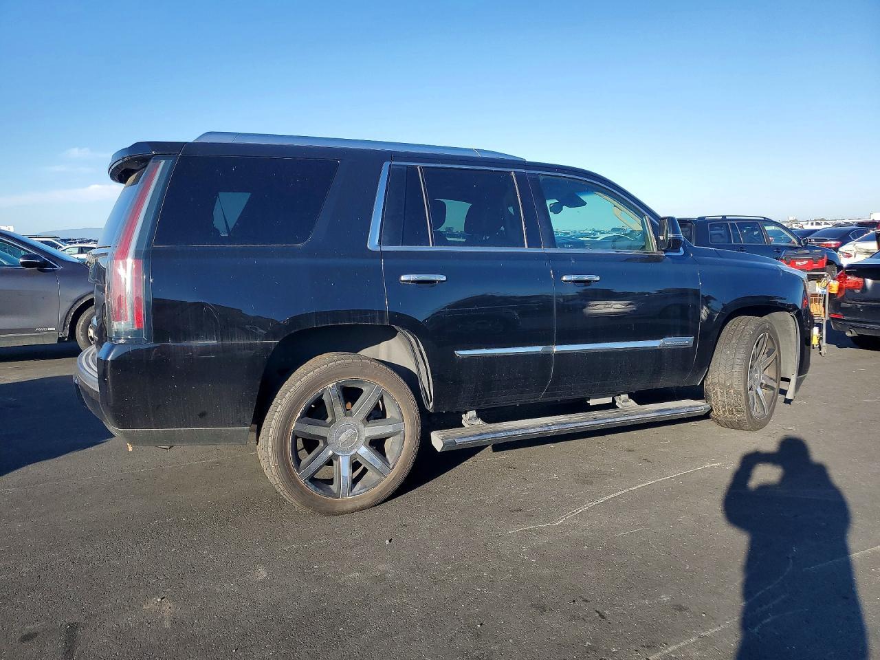 2016 Cadillac Escalade - Image 3