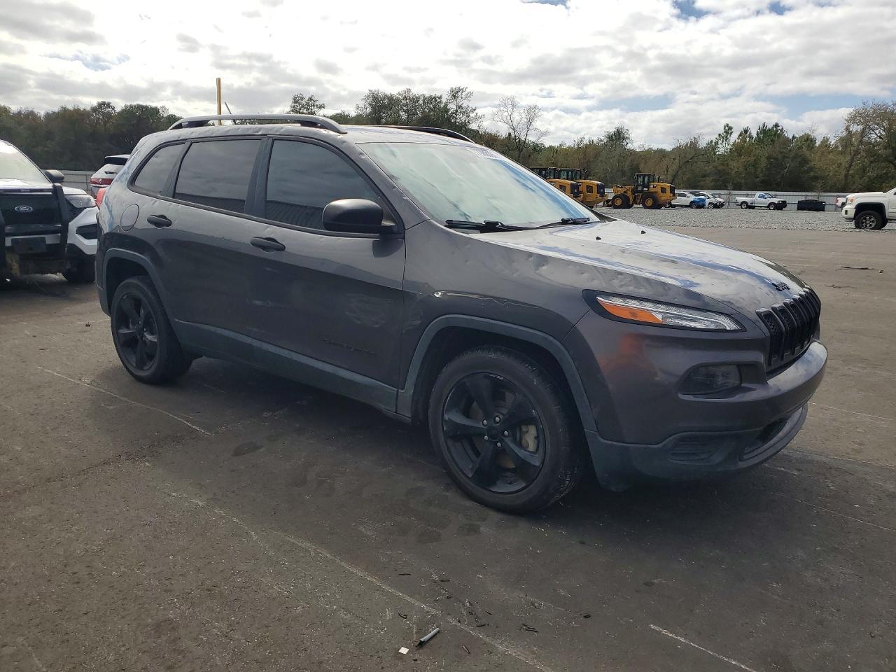 2017 Jeep Cherokee Sport - Image 4