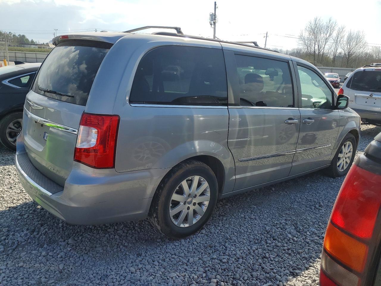 2014 Chrysler Town & Country Touring - Image 3