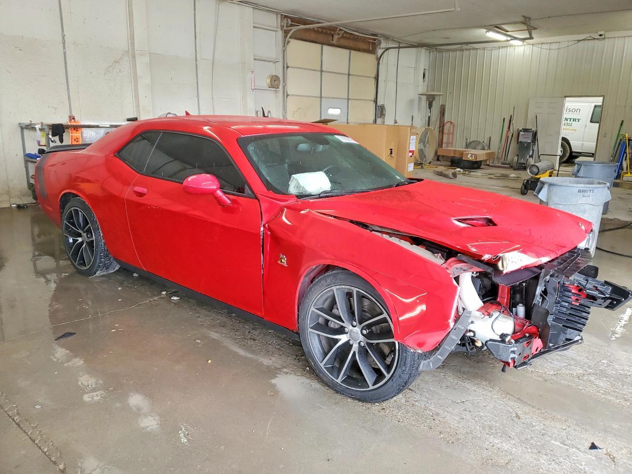 2016 Dodge Challenger R - Image 4