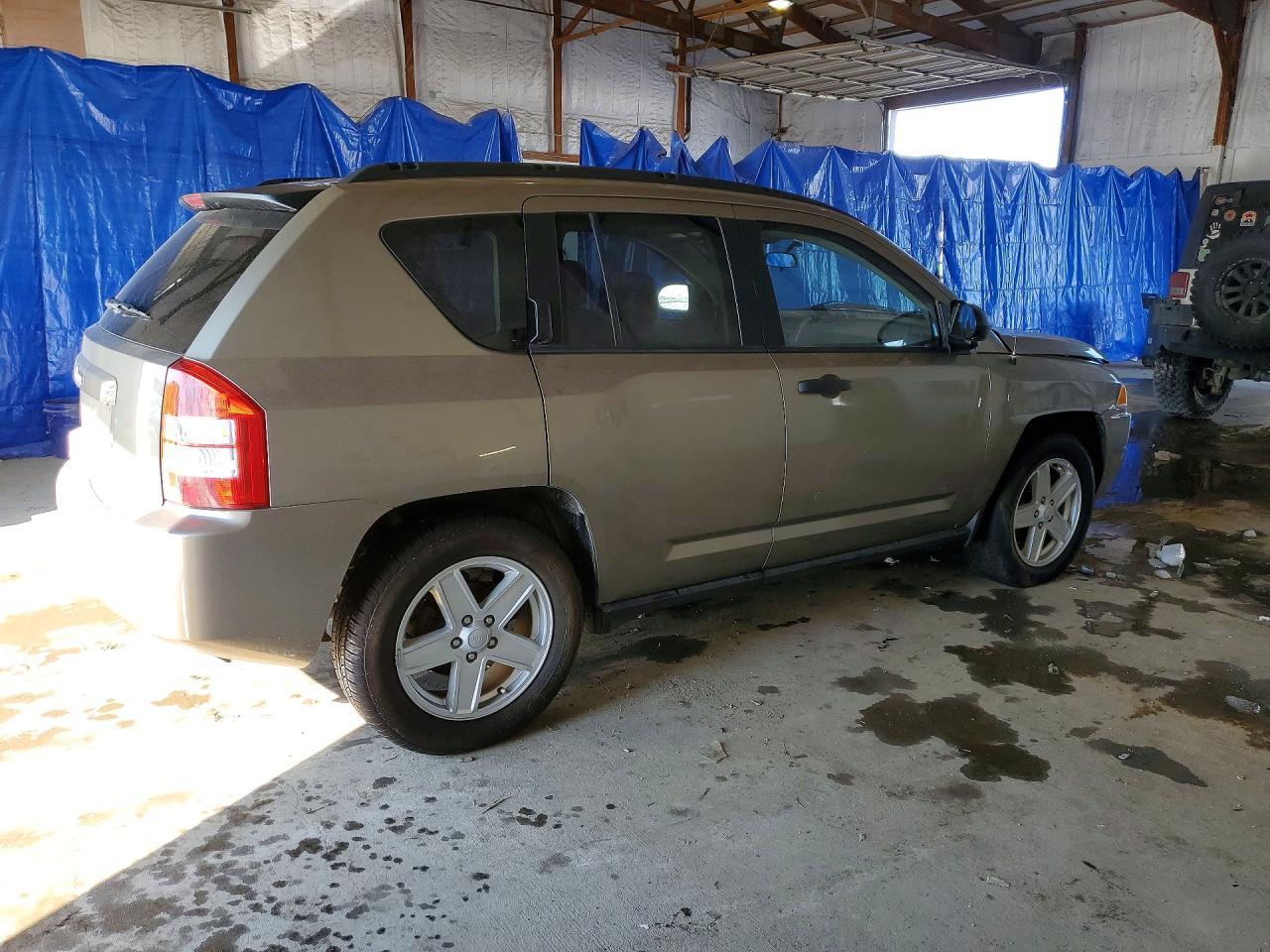 2010 Jeep Compass - Фото 3