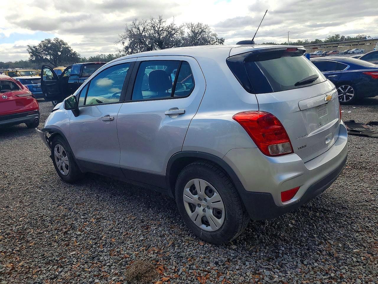 2019 Chevrolet Trax Ls - Фото 2