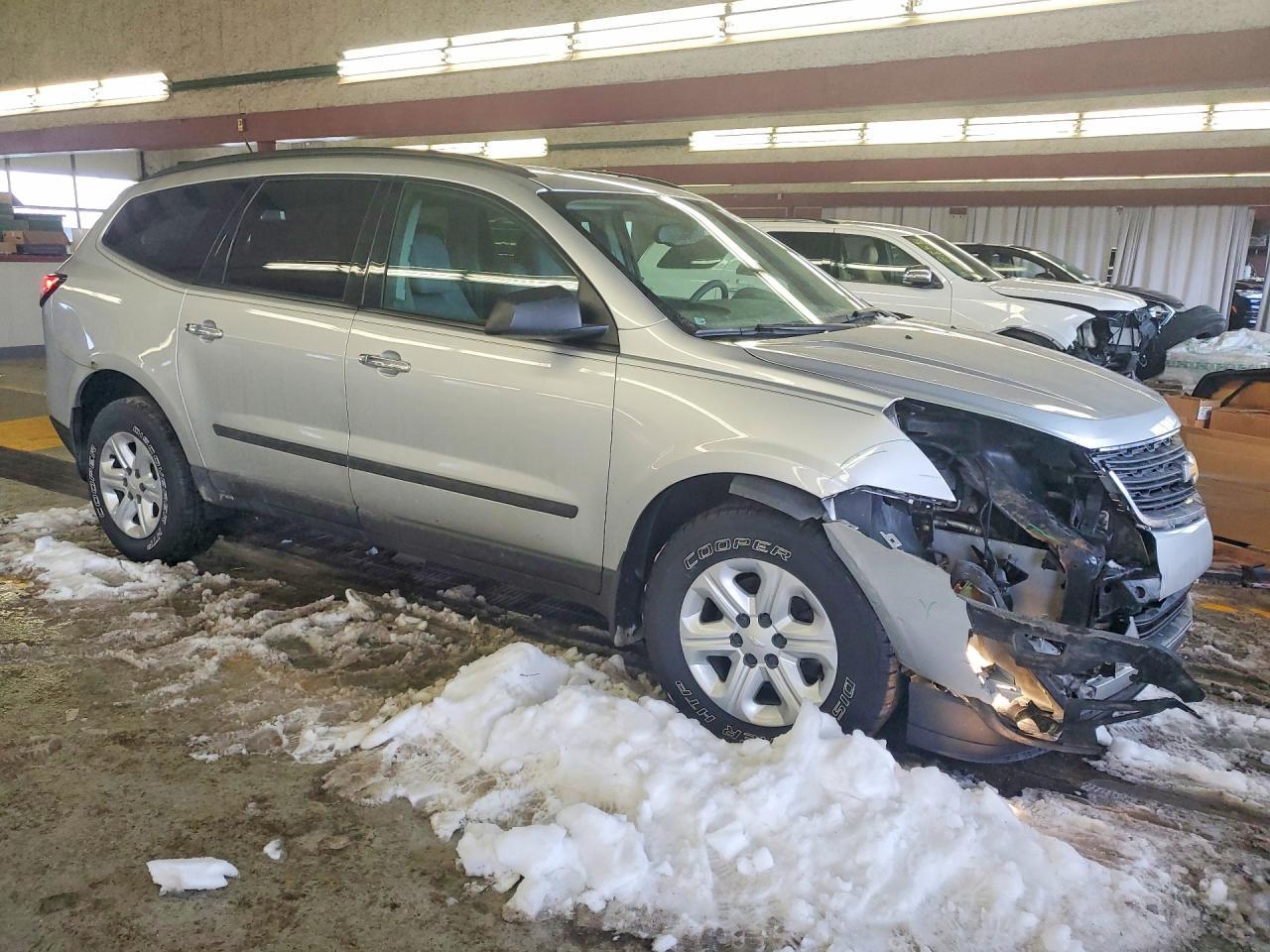 2016 Chevrolet Traverse Ls - Фото 4