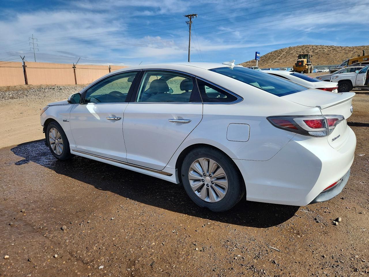 2016 Hyundai Sonata Hybrid - Image 2