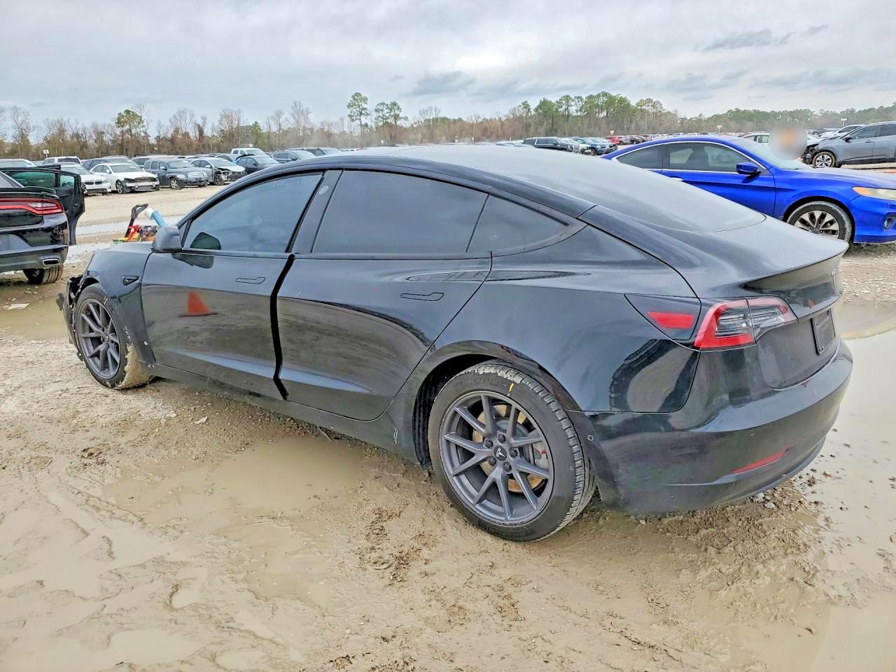 2022 Tesla Model 3 - Image 2