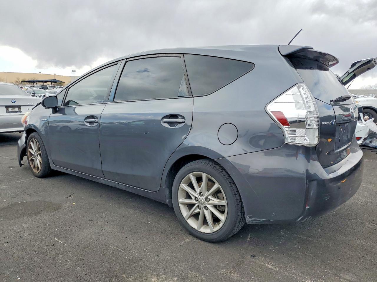 2012 Toyota Prius V Five - Фото 2