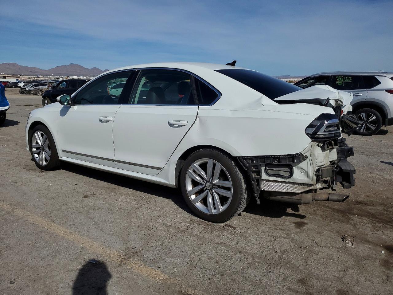 2017 Volkswagen Passat Se - Image 2