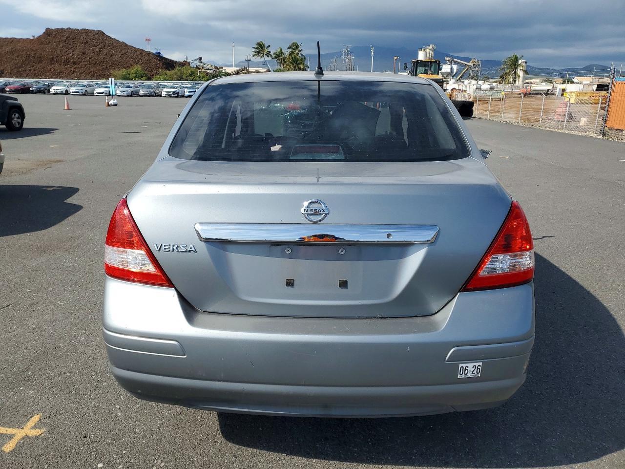 2010 Nissan Versa 1.8 S - Фото 6