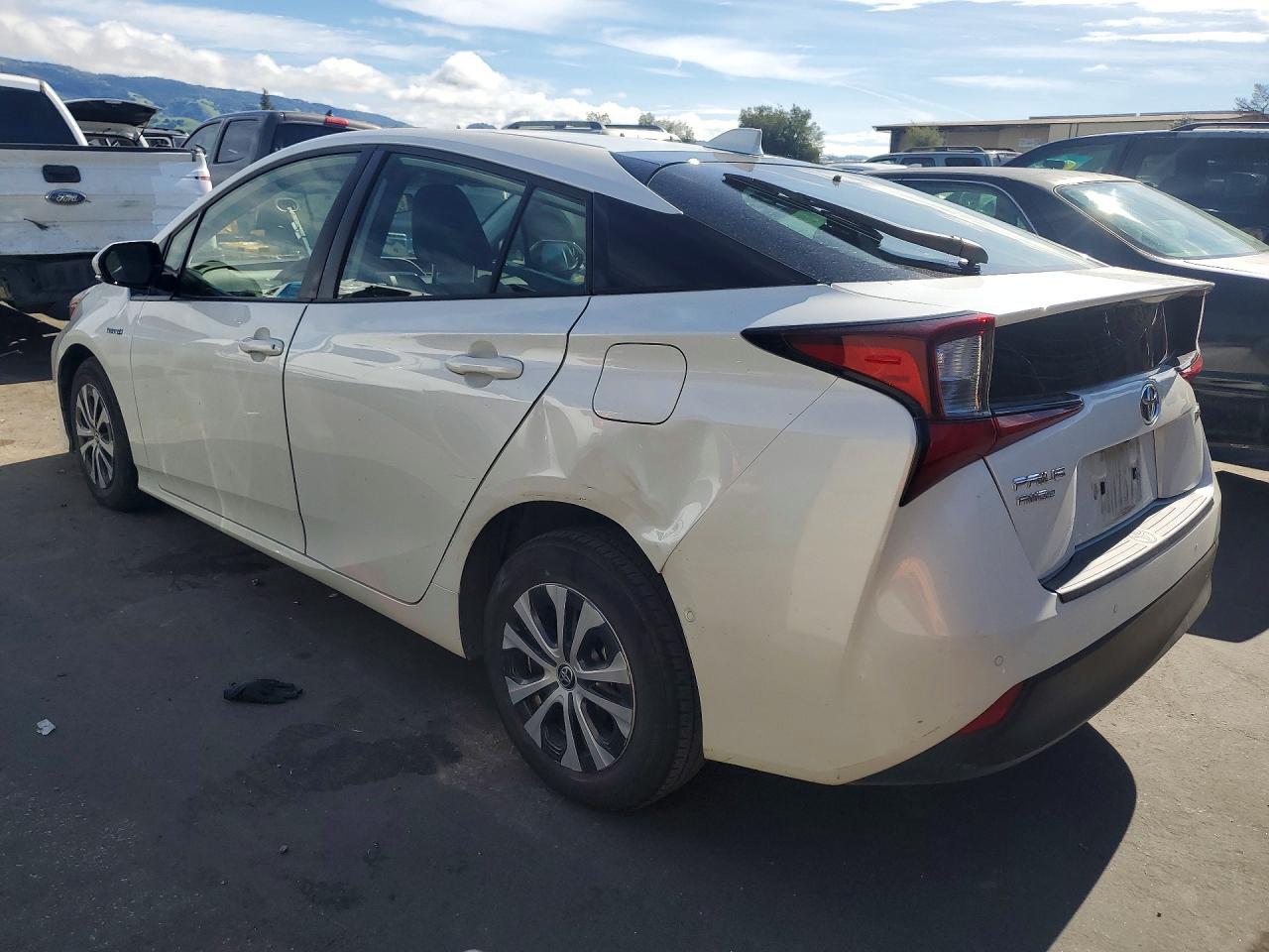 2020 Toyota Prius Le Awd-E - Image 2