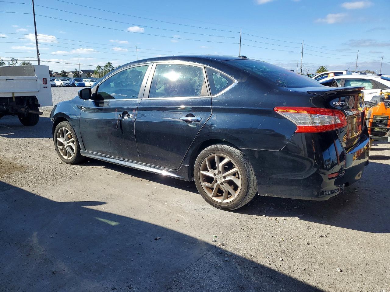 2013 Nissan Sentra S - Фото 2