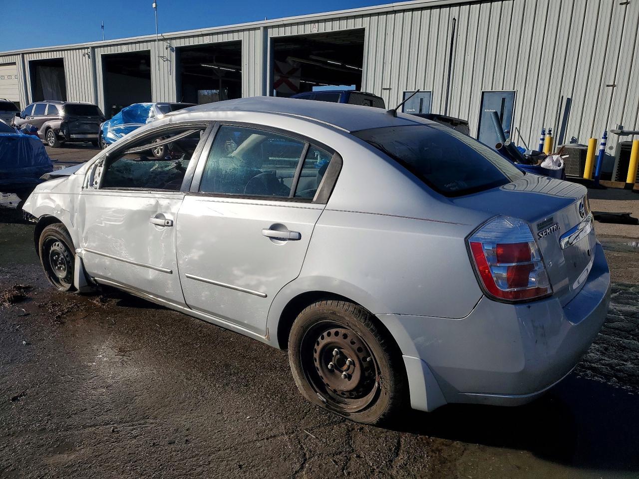 2010 Nissan Sentra 2.0 - Фото 2