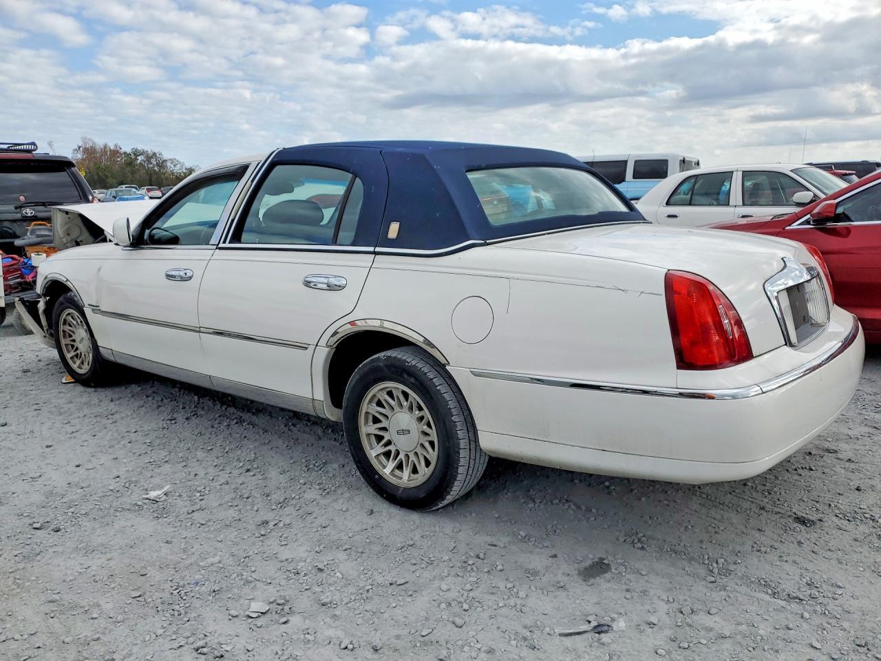 1999 Lincoln Town Car Signature - Фото 2