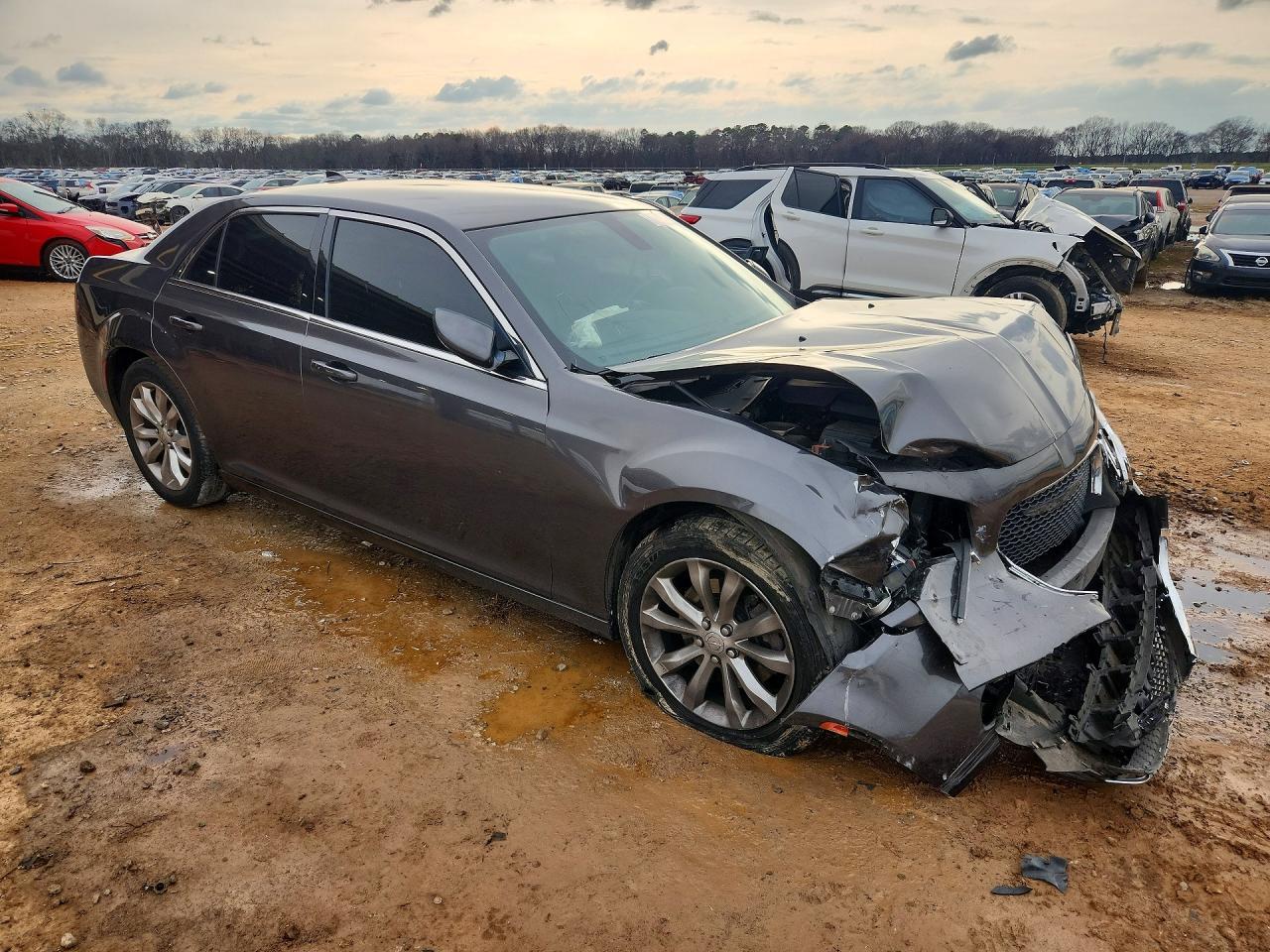 2018 Chrysler 300 Touring - Фото 4
