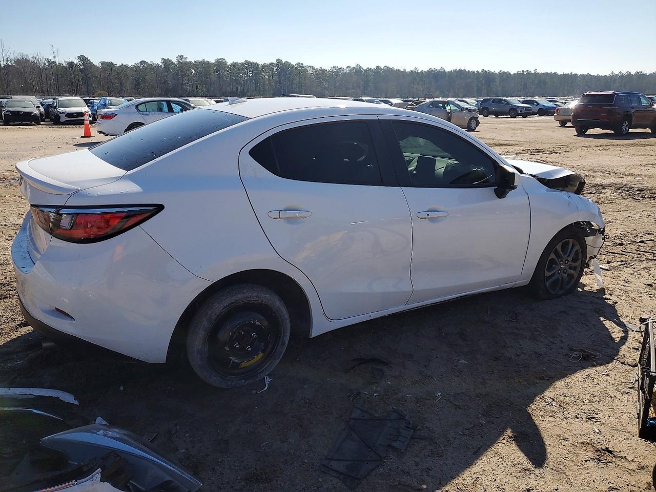 2019 Toyota Yaris L - Image 3
