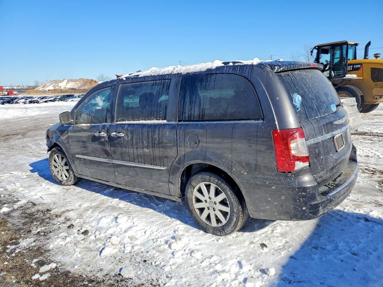 2016 Chrysler Town And C - Фото 2
