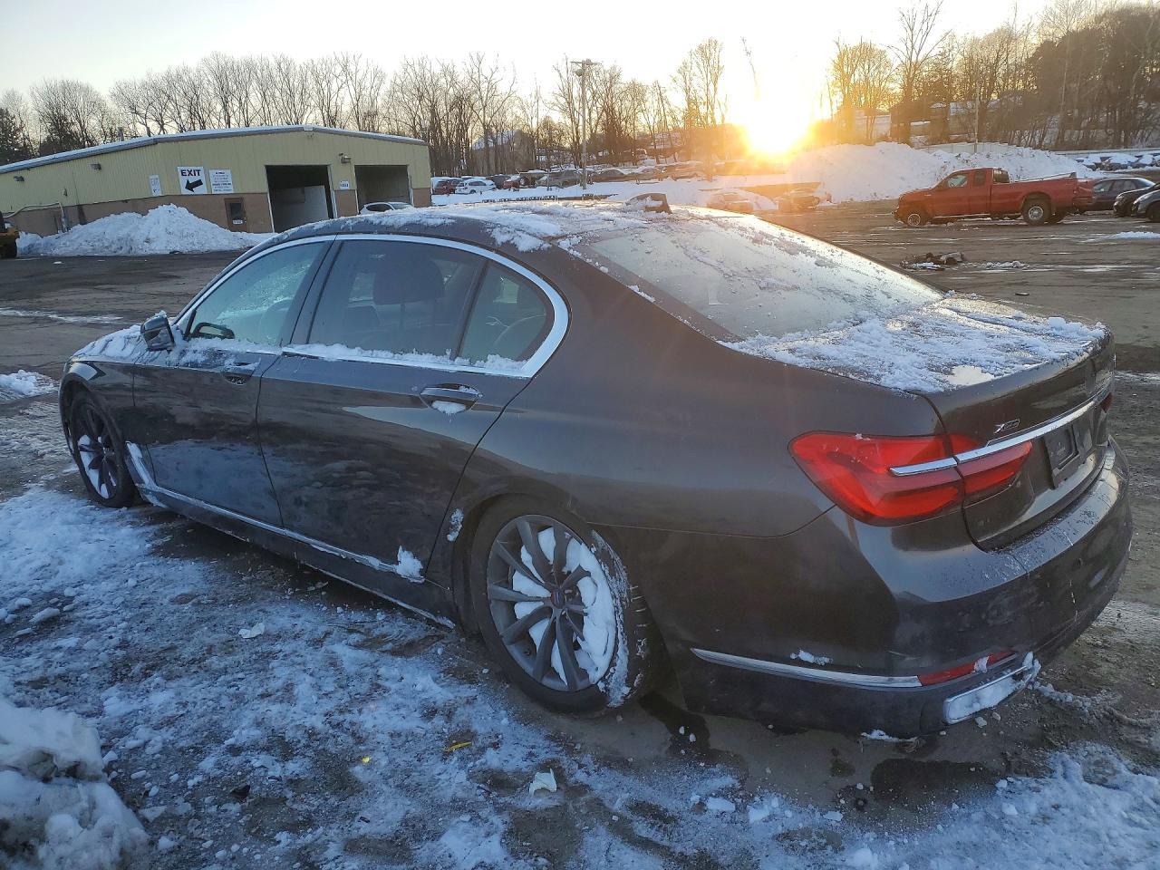 2018 BMW 750I xDrive - Фото 2
