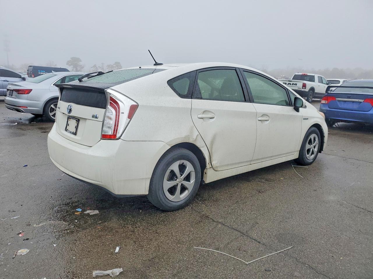 2013 Toyota Prius - Фото 3
