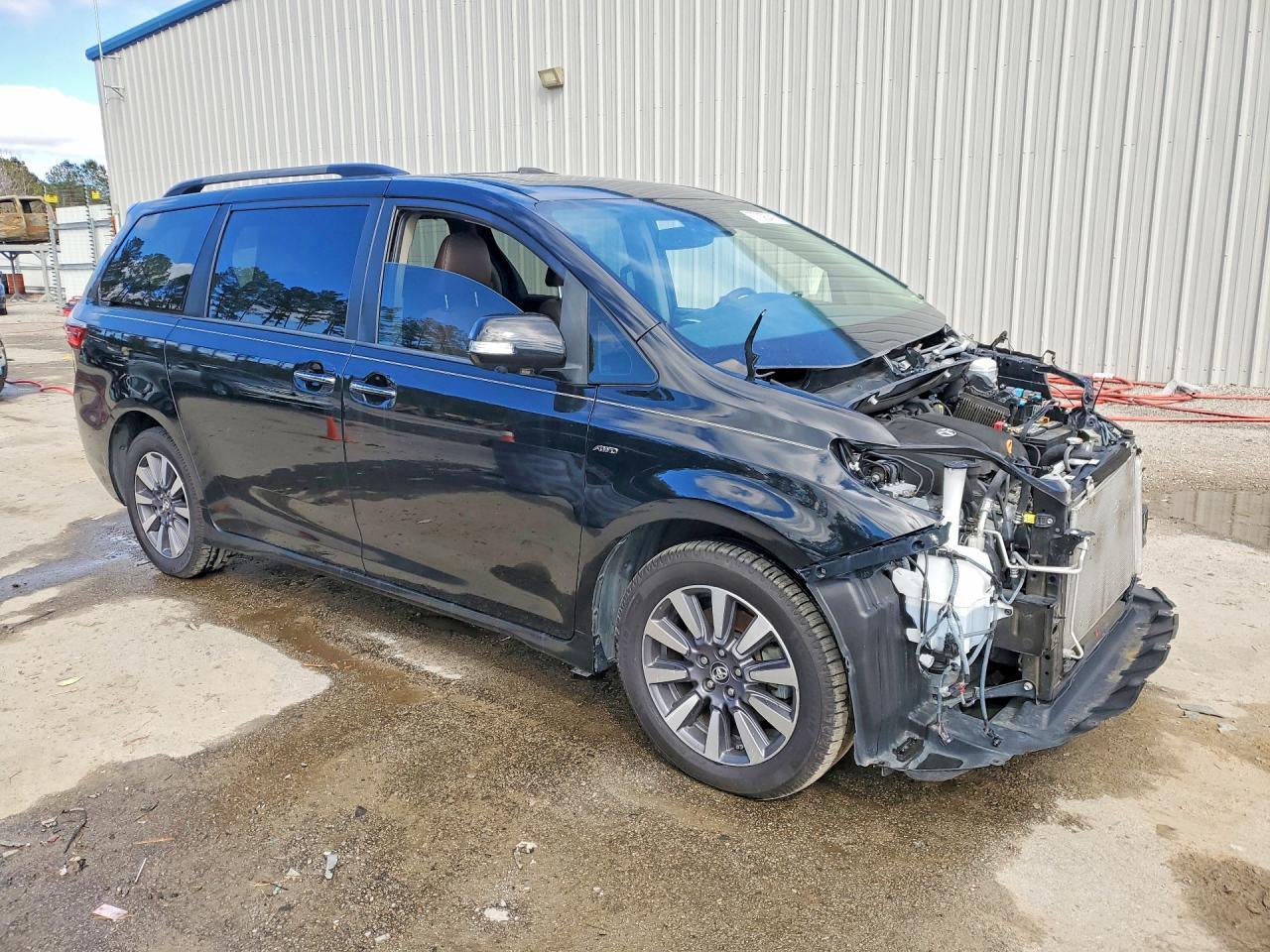 2020 Toyota Sienna Limited Premium 7-Passenger - Image 4