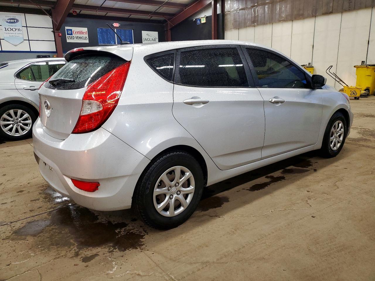 2013 Hyundai Accent Gls - Фото 3