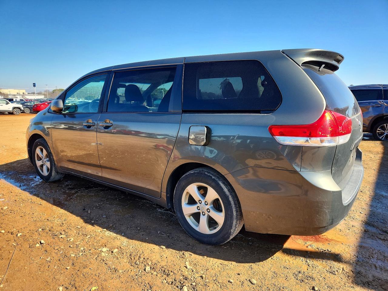 2012 Toyota Sienna Base - Image 2