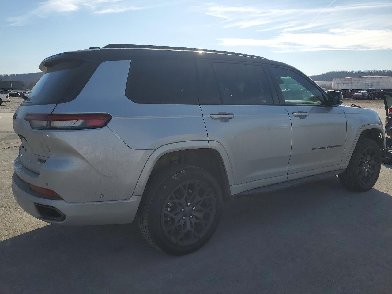 2023 Jeep Grand Cherokee L Summit - Фото 3