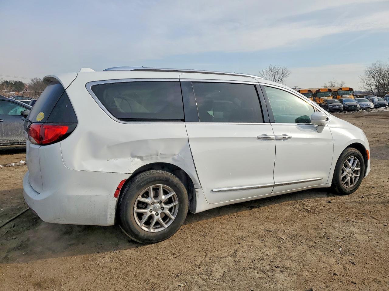 2020 Chrysler Pacifica Touring L - Фото 3