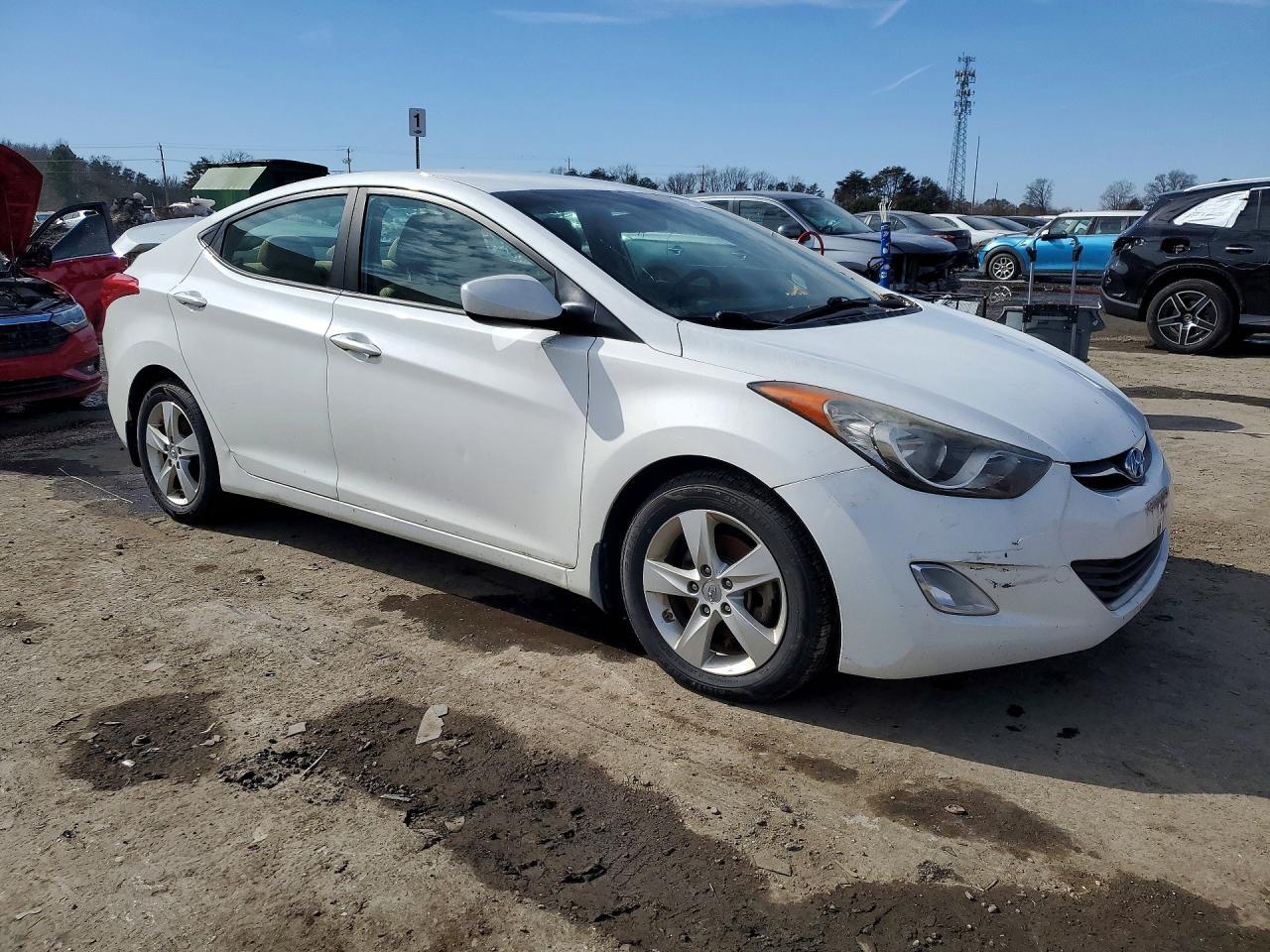2014 Hyundai Elantra - Image 4