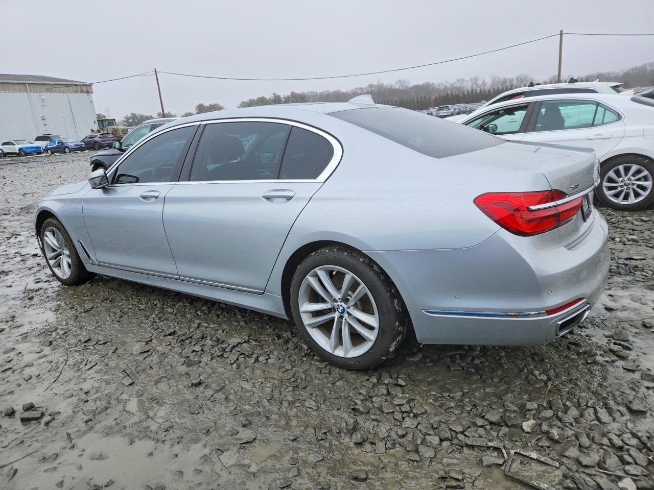 2016 BMW 750 Xi - Image 2