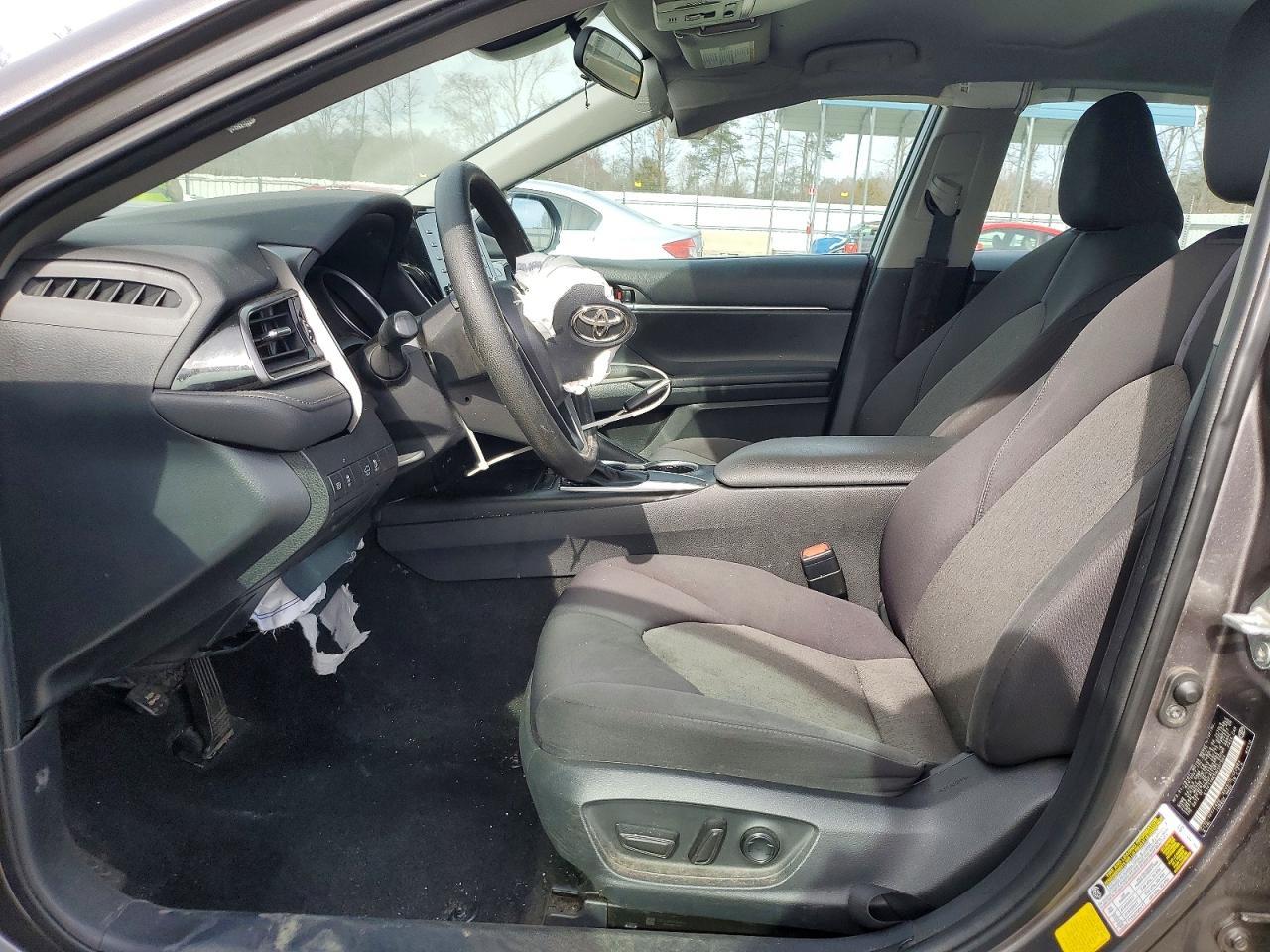 2021 Toyota Camry Le - Фото 7