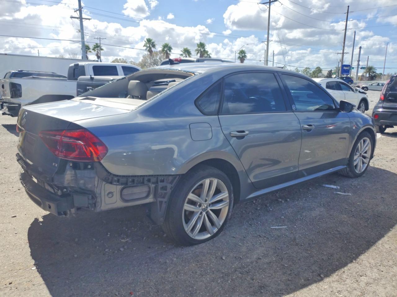 2019 Volkswagen Passat Wolfsburg - Фото 3