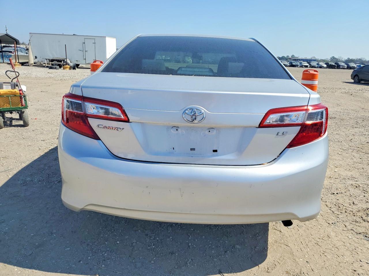 2014 Toyota Camry Le - Фото 6