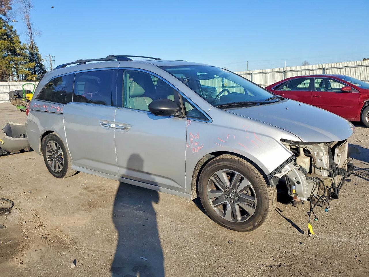 2014 Honda Odyssey Touring - Image 4