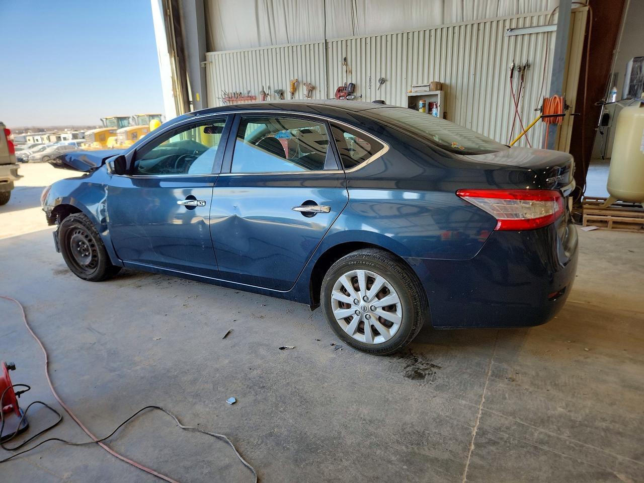2015 Nissan Sentra S - Фото 2