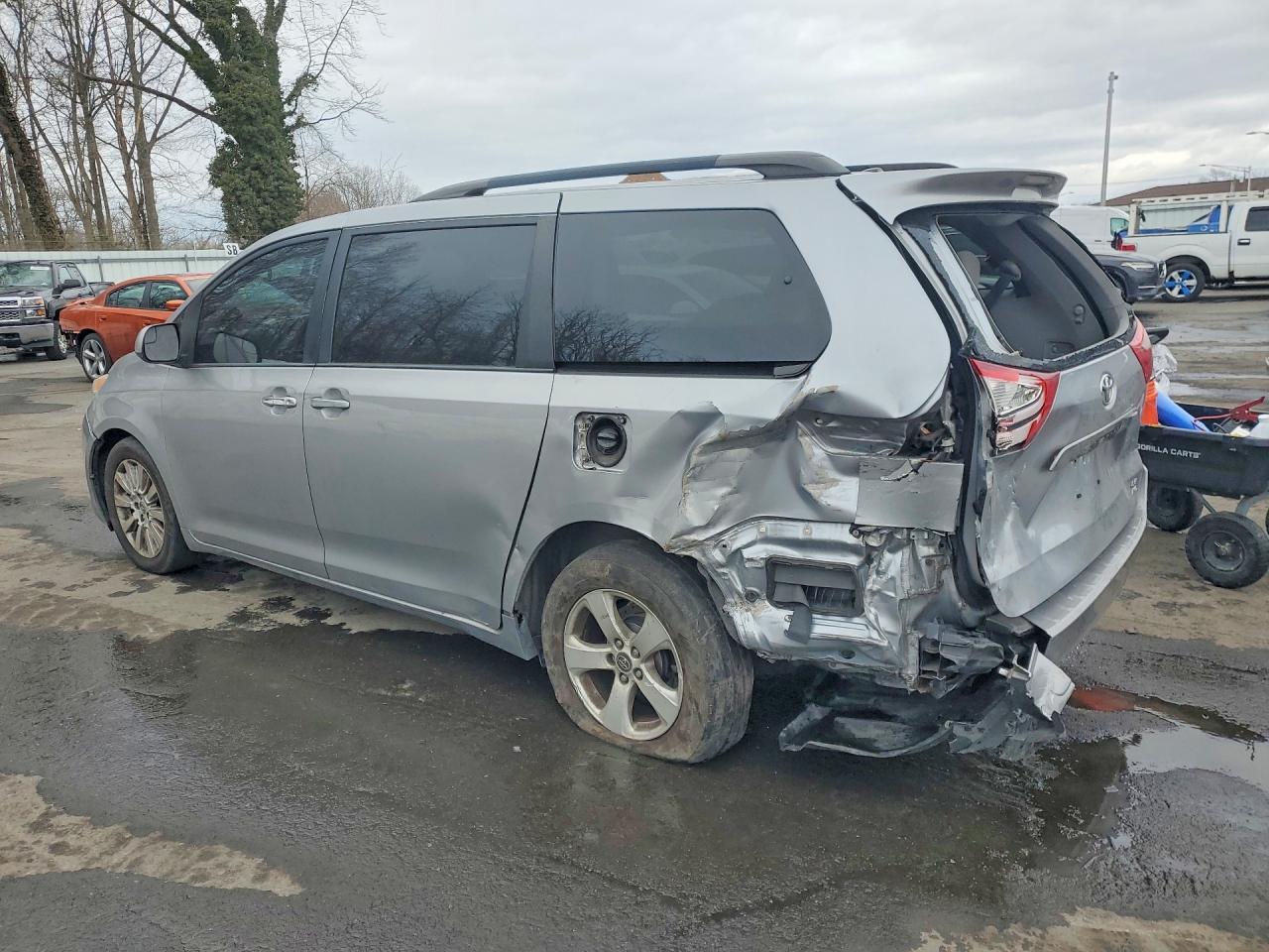 2015 Toyota Sienna Le - Фото 2