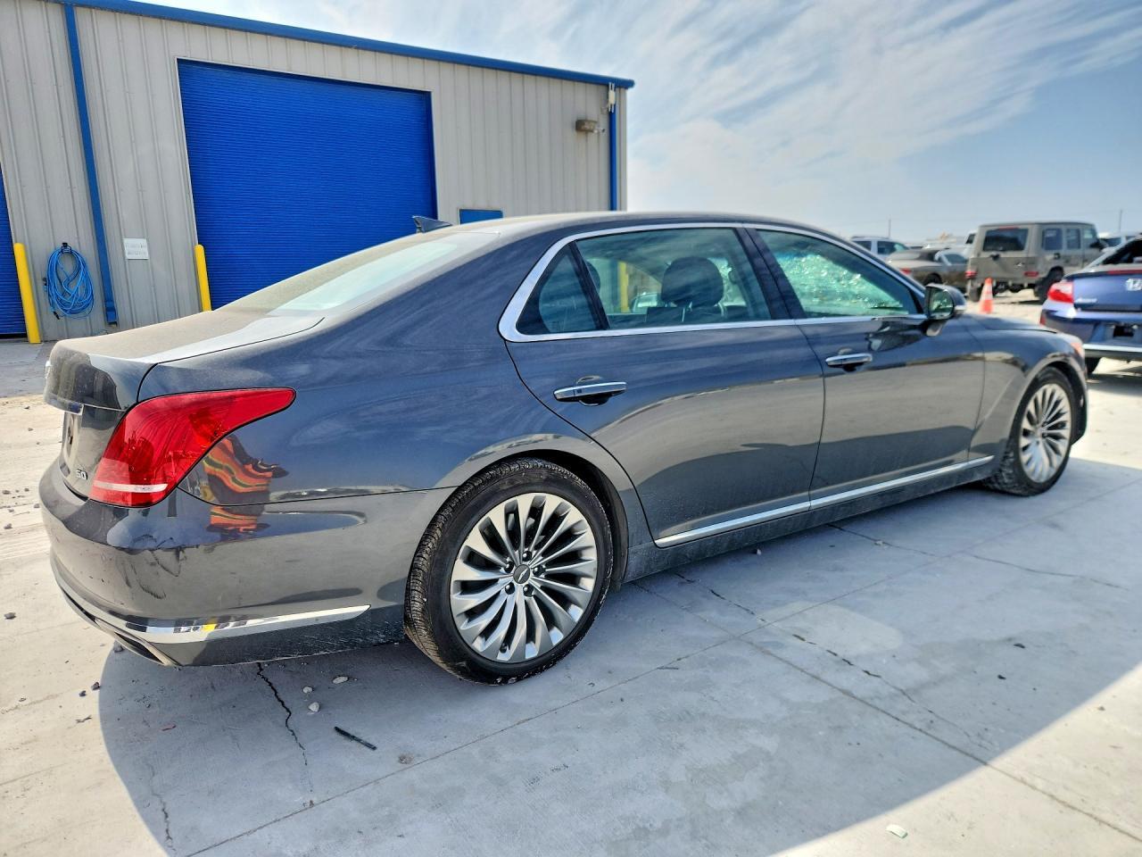 2018 Genesis G90 Ultimate - Фото 3
