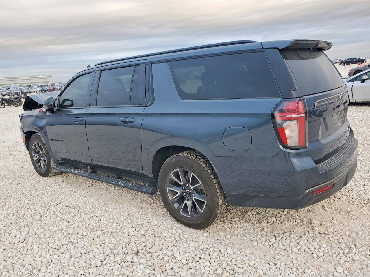 2021 Chevrolet Suburban K1500 Z71 - Фото 2