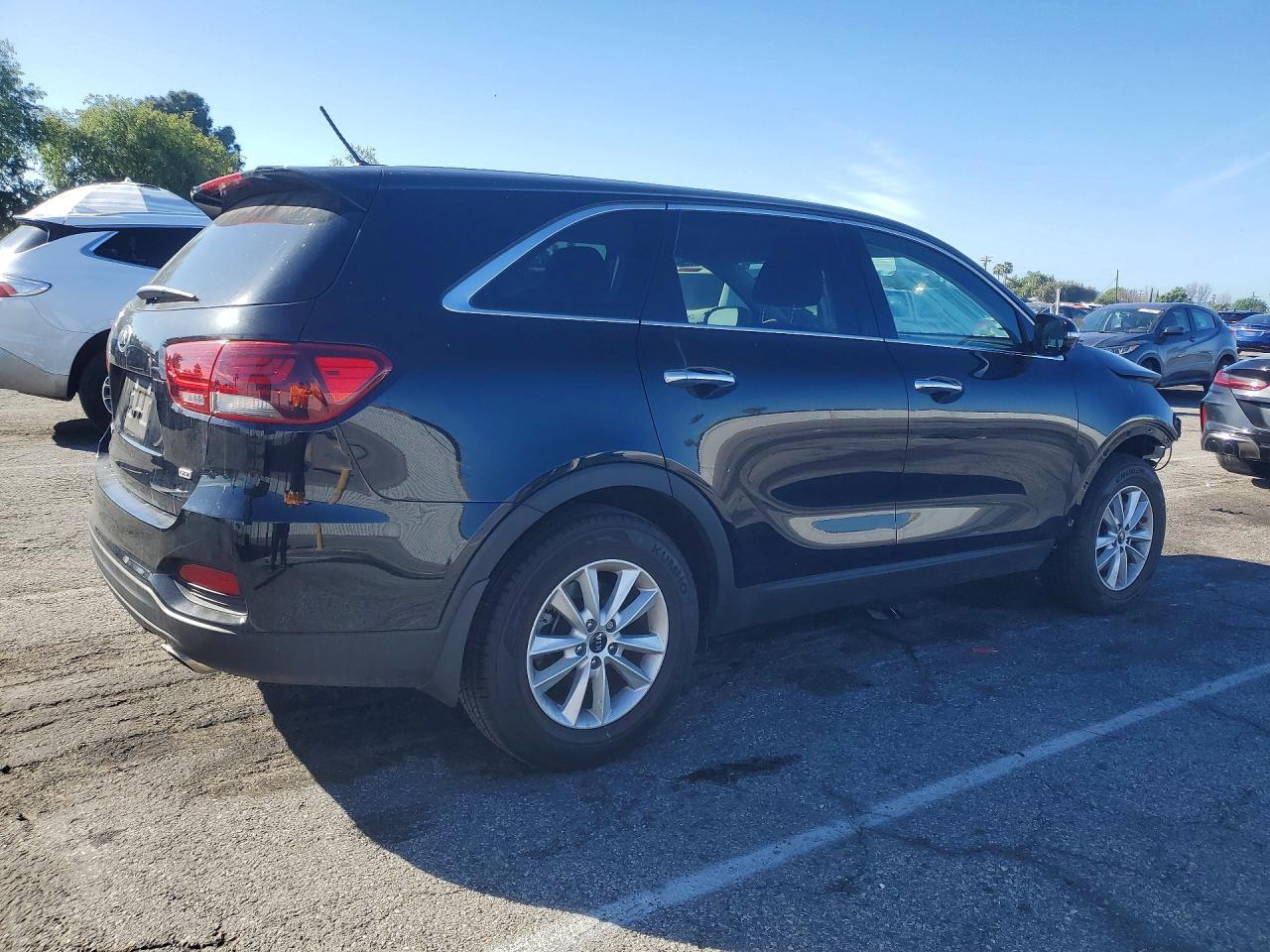 2019 Kia Sorento L - Image 3