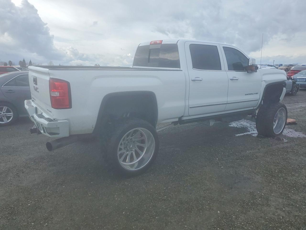 2017 GMC Sierra K2500 Denali - Фото 3