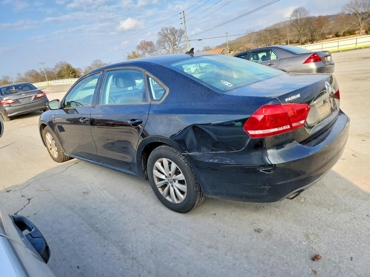 2013 Volkswagen Passat S - Фото 2