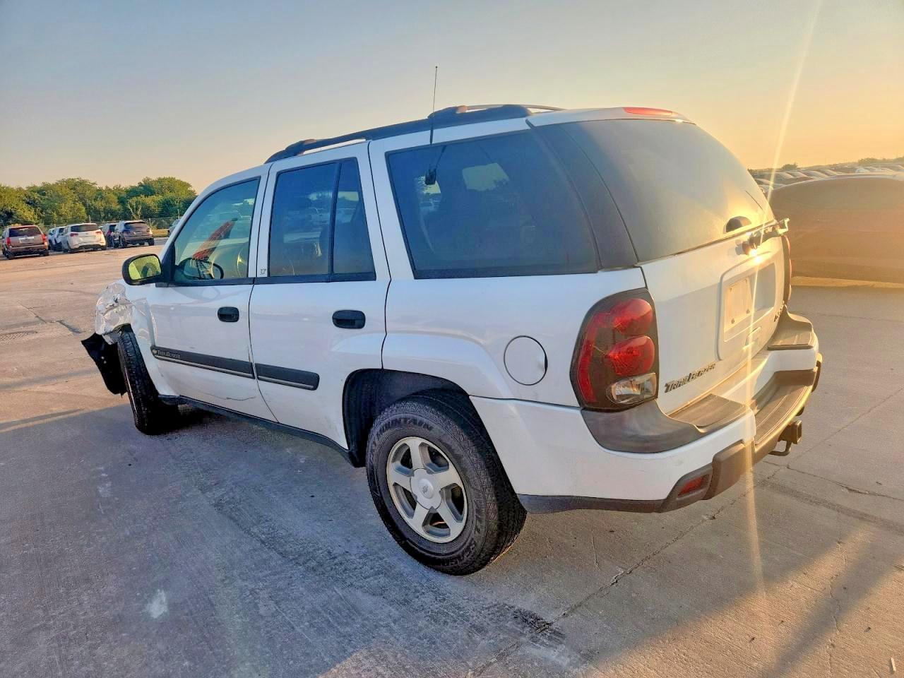 2002 Chevrolet Trailblazr - Image 2