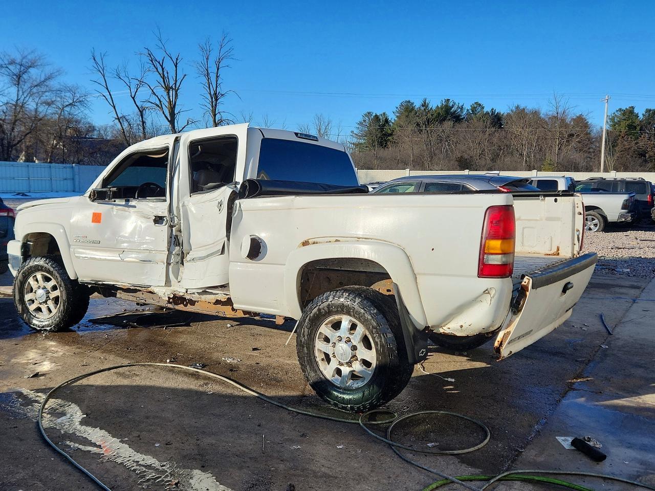 2004 Chevrolet Silverado C2500 Heavy Duty - Фото 2