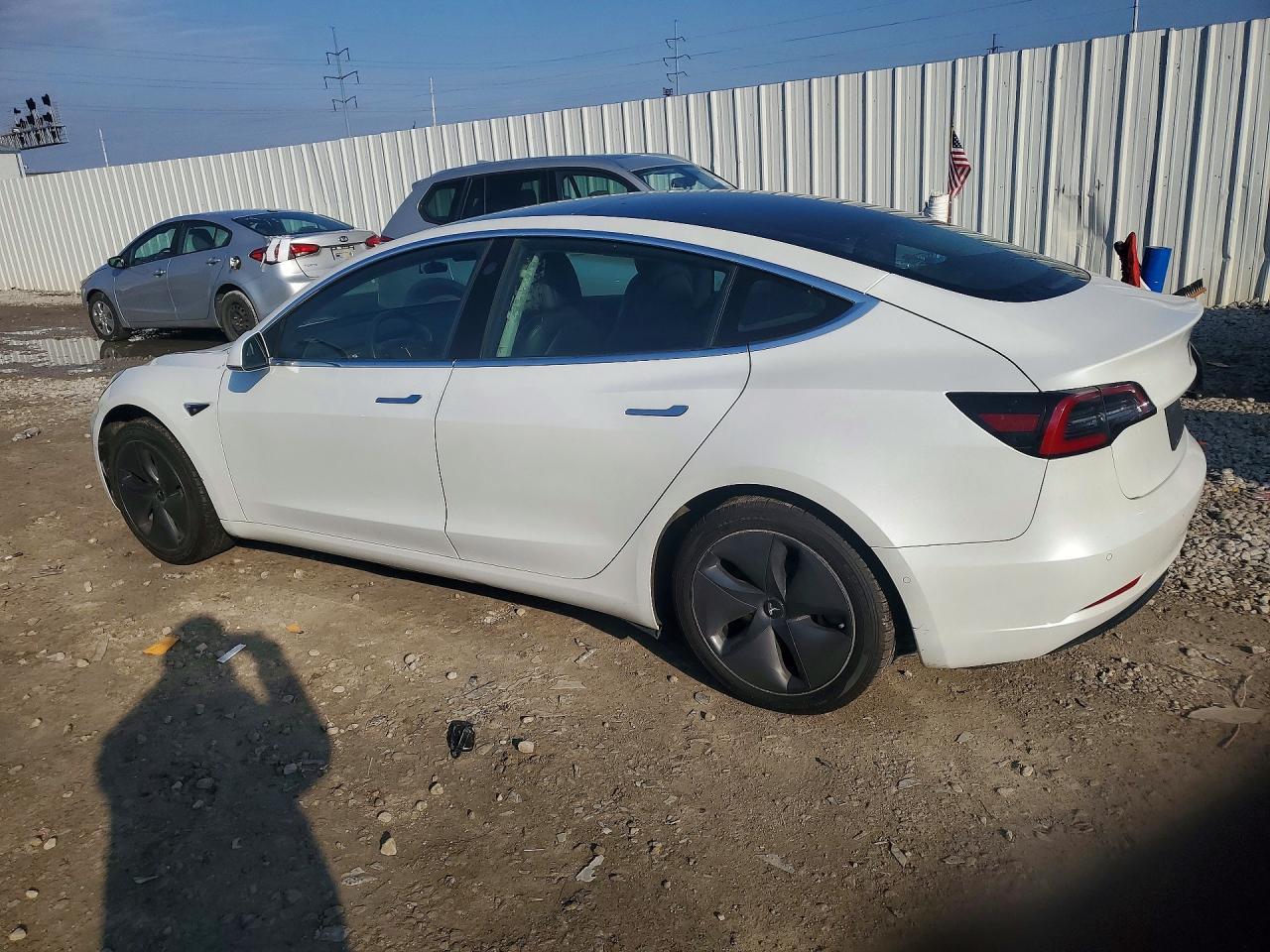 2020 Tesla Model 3 - Image 2