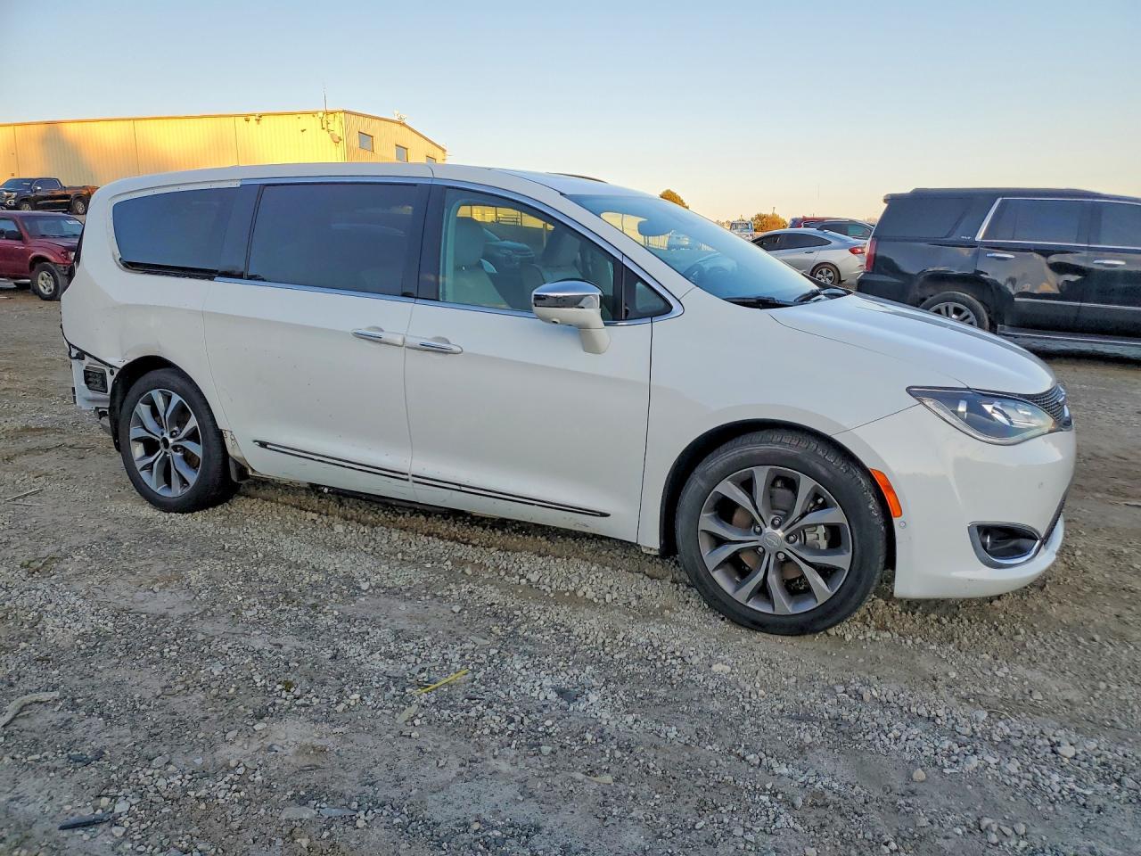 2017 Chrysler Pacifica Limited - Фото 4